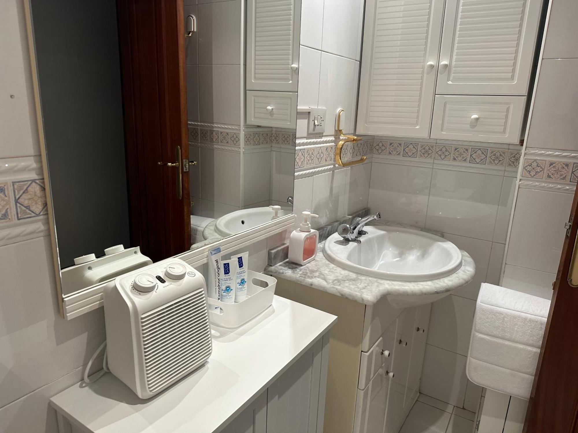 Amplio Y Luminoso Apartamento En El Centro De Granada Bagian luar foto
